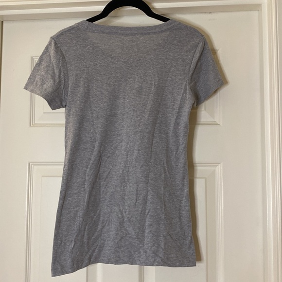 Gilmore Girl’s “Luke’s” grey tee size S - Picture 5 of 5
